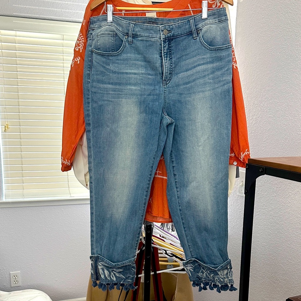 Chico's Light Blue Cropped Jeans with Fringe Hem